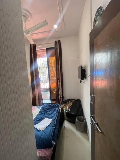 Budget Friendly 2bhk At Pali Hill Apartament *