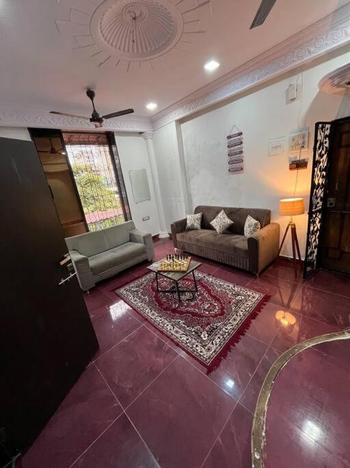 Budget Friendly 2bhk At Pali Hill Apartament Bombaj
