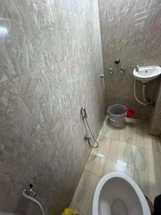 Apartament Budget Friendly 2bhk At Pali Hill *