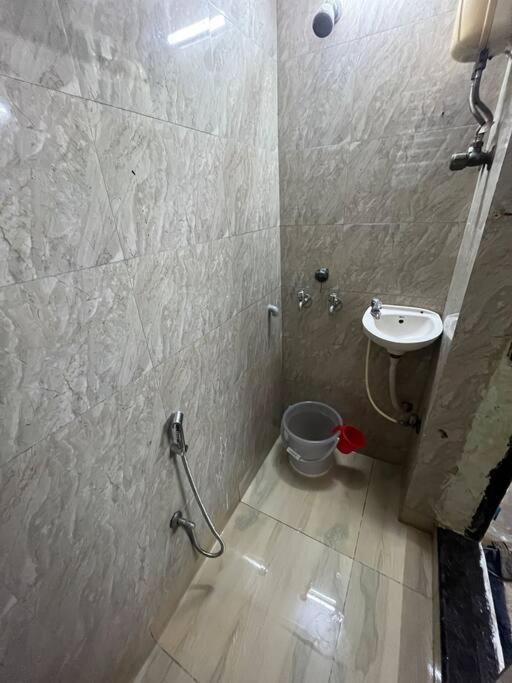 Apartament Budget Friendly 2bhk At Pali Hill *