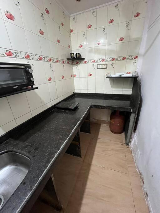 Budget Friendly 2bhk At Pali Hill Apartament Bombaj