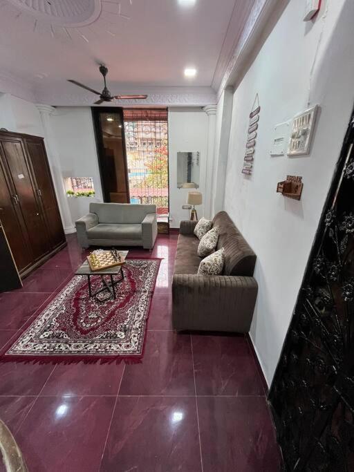Budget Friendly 2bhk At Pali Hill Apartament Bombaj