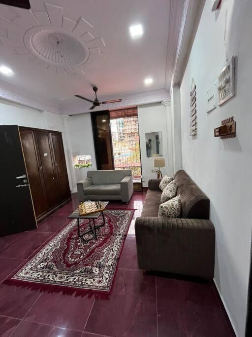 Budget Friendly 2bhk At Pali Hill Bombaj