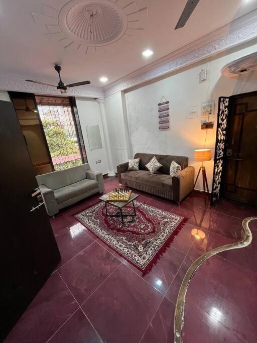Budget Friendly 2bhk At Pali Hill * Bombaj