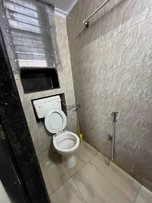 Budget Friendly 2bhk At Pali Hill Apartament *